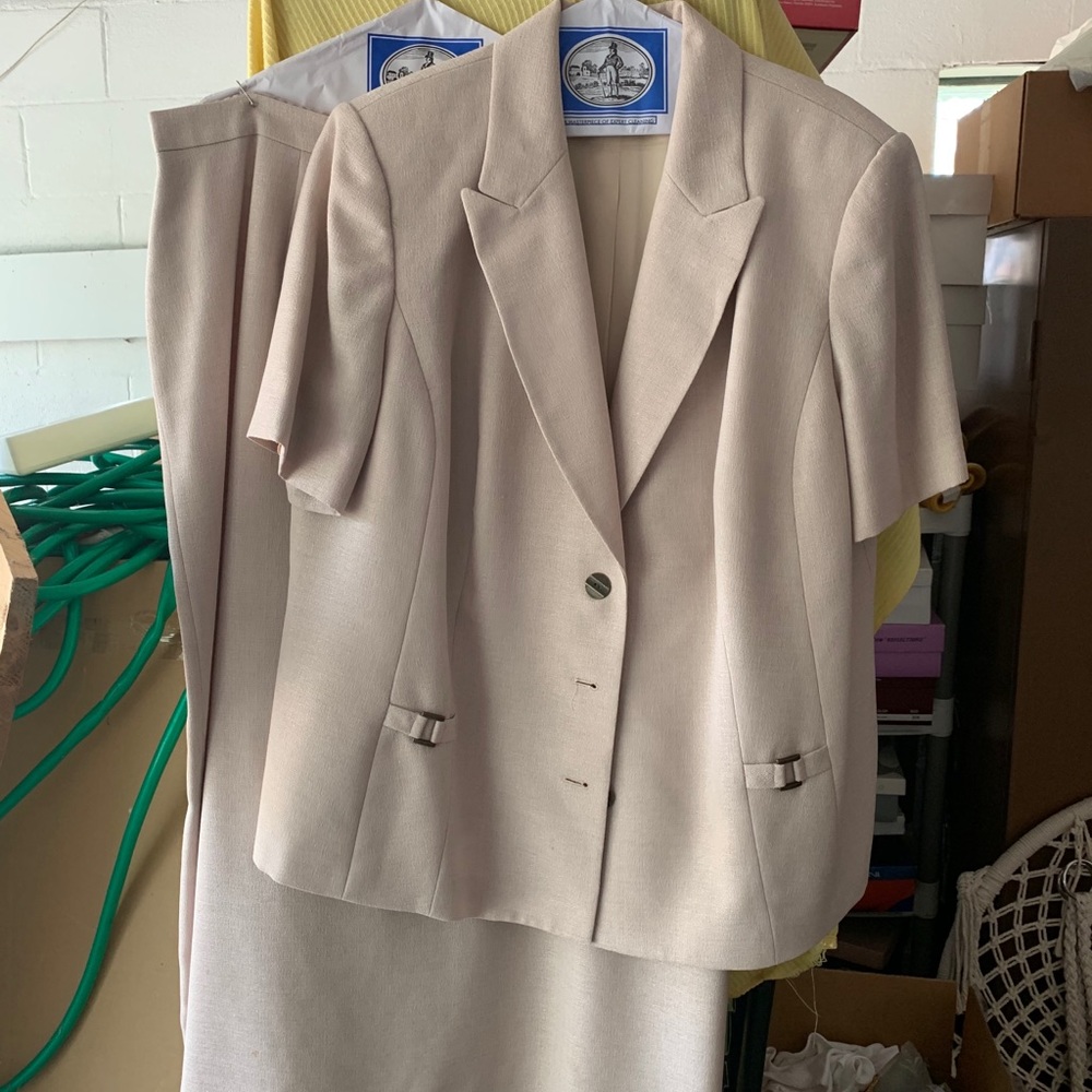 Dresses - Picture 12 of 14